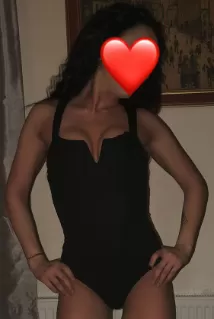 Compare to Vanessa escort