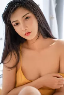 Landy escort - 34B bust, black hair, black eyes