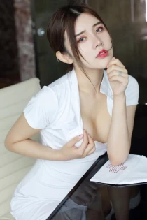 Vietnamese escort Sally