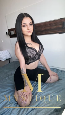 busty escort Carolina