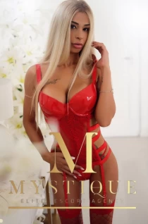 blonde escort Azra