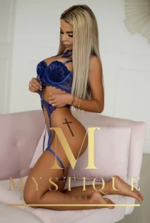 elite London escort Roxy