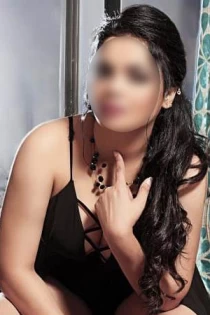 brunette escort Sneha