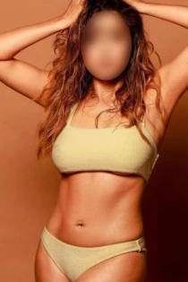 brunette escort Chandani