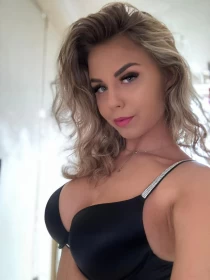 blonde escort Allesia