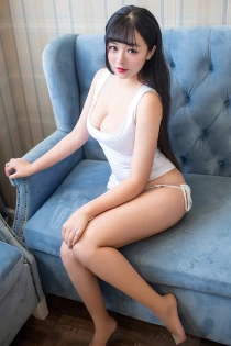 busty escort Bao