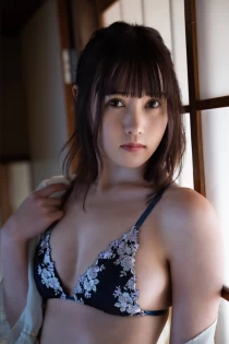 Japanese escort Shu